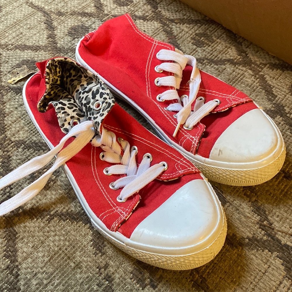 Size 7 converse knock off